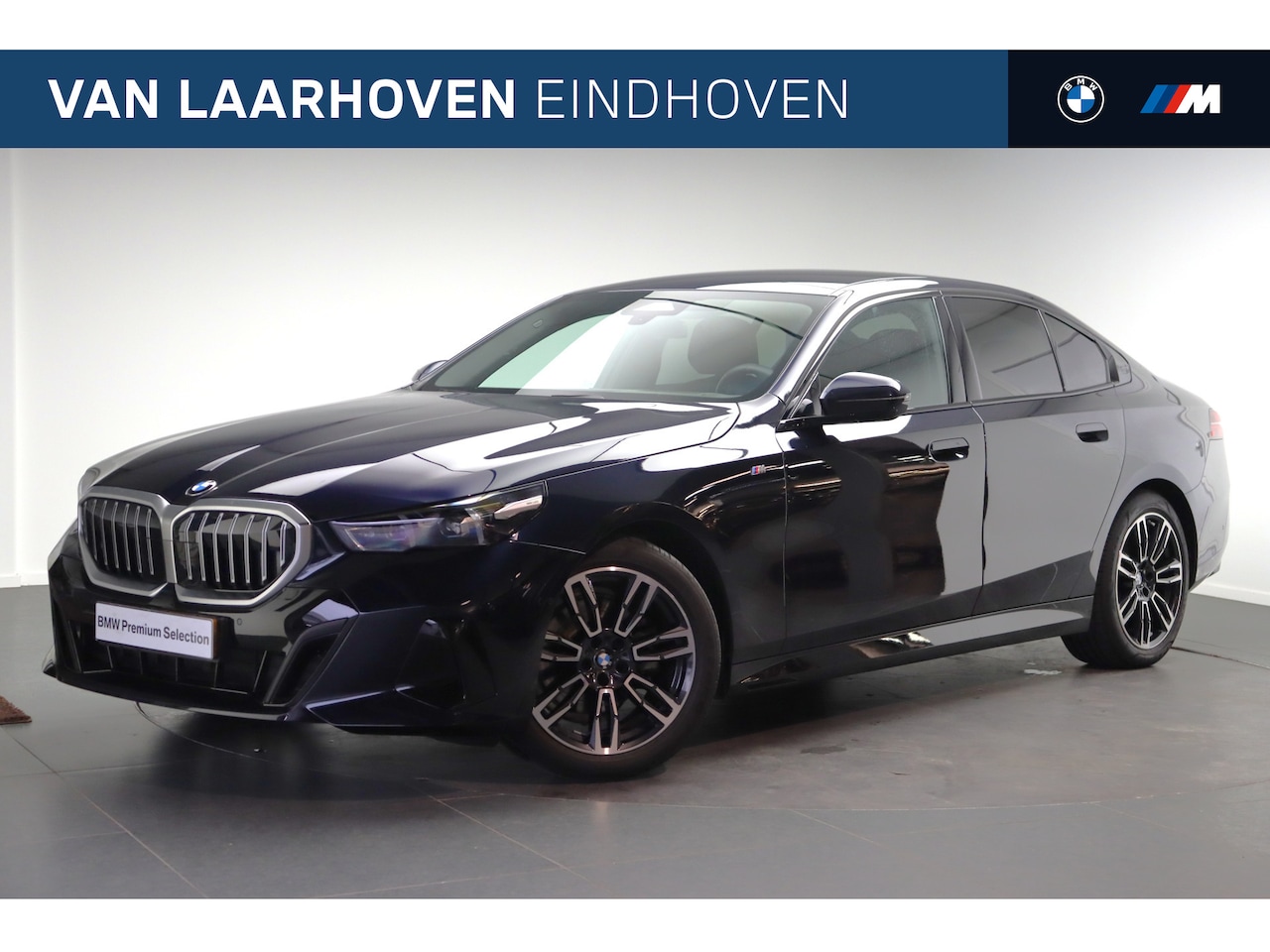 BMW 5-serie - 520i M Sport Automaat / Adaptieve LED / Parking Assistant Professional / Comfort Access / - AutoWereld.nl