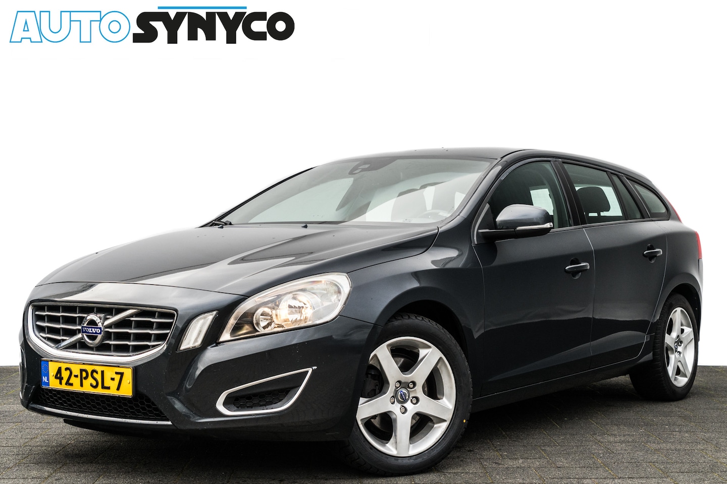 Volvo V60 - 1.6 T4 Kinetic I Cruise Control I Trekhaak I Climate Control I Navi I Automaat I Volledig - AutoWereld.nl