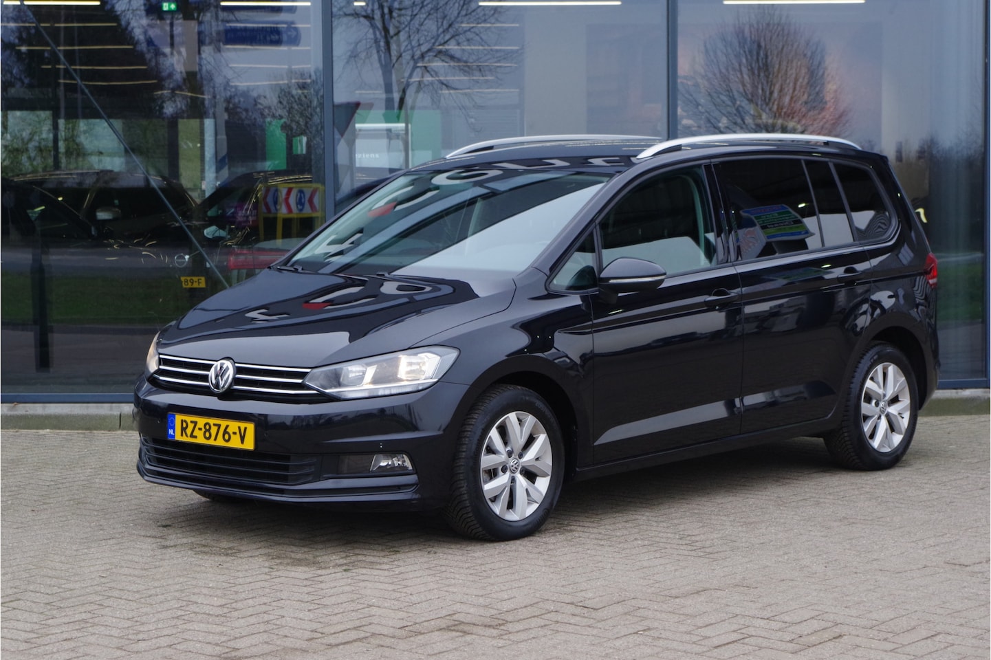 Volkswagen Touran - 1.6 TDI Automaat 116 PK SCR Comfortline BNS, Trekhaak, Adap. Cruise Control, Massage, Came - AutoWereld.nl