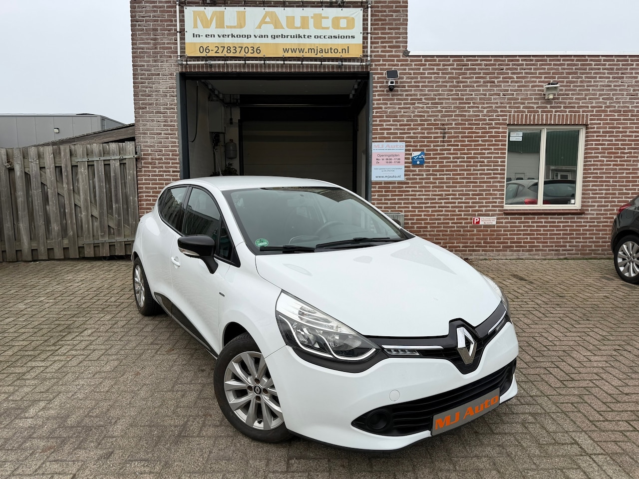 Renault Clio - 1.2 16V airco navigatie cruise control - AutoWereld.nl