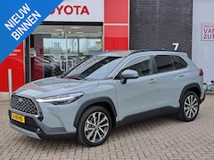 Toyota Corolla Cross - 2.0 High Power Hybrid First Edition STOELVERWARMING NAVIGATIE ELEK. ACHTERKLEP