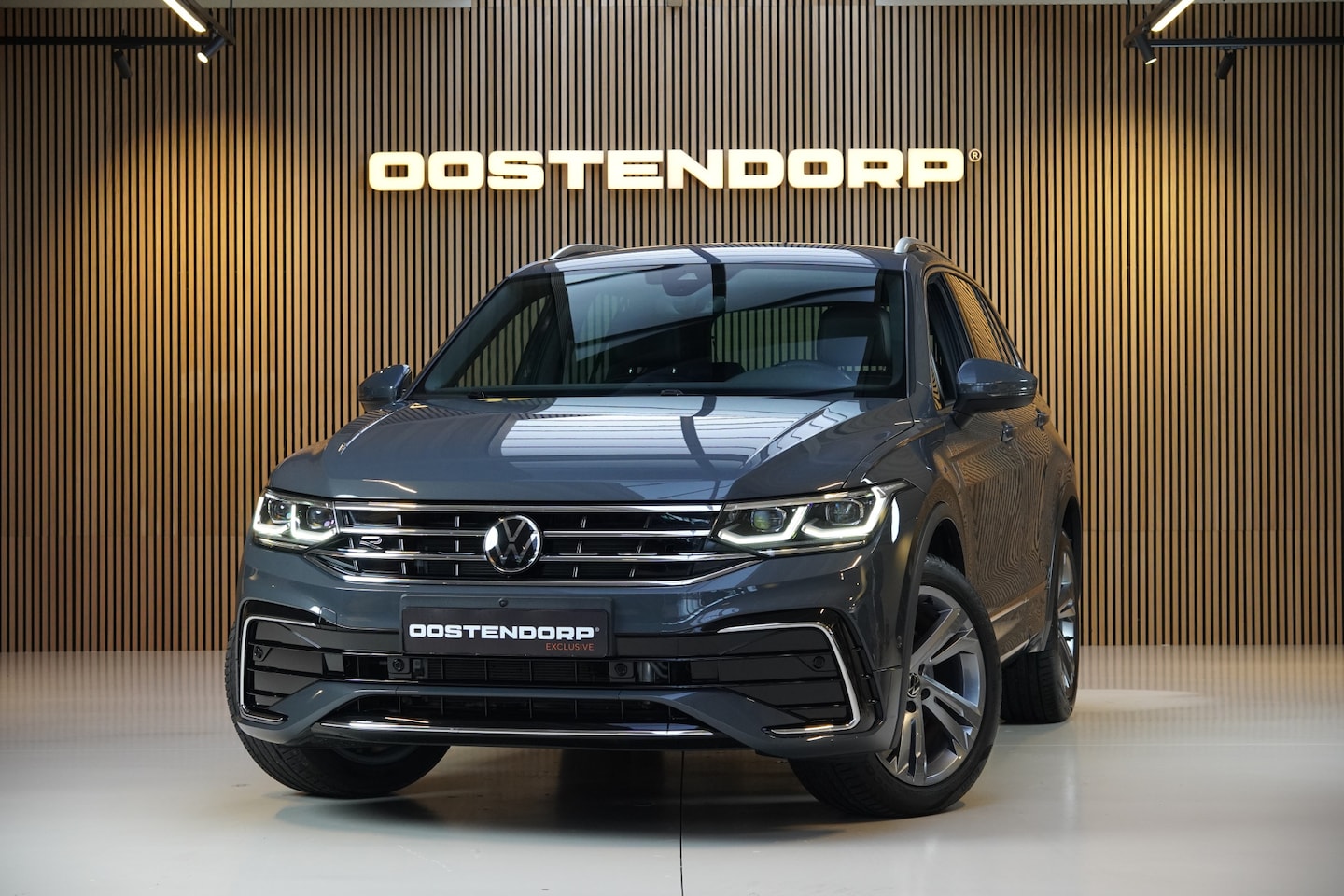 Volkswagen Tiguan - 1.4TSI/245pk eHybrid R-Line|2022|Leder+Memory|PDC+360Camera+Assist|IQ-LED|Carplay|Navi|Key - AutoWereld.nl