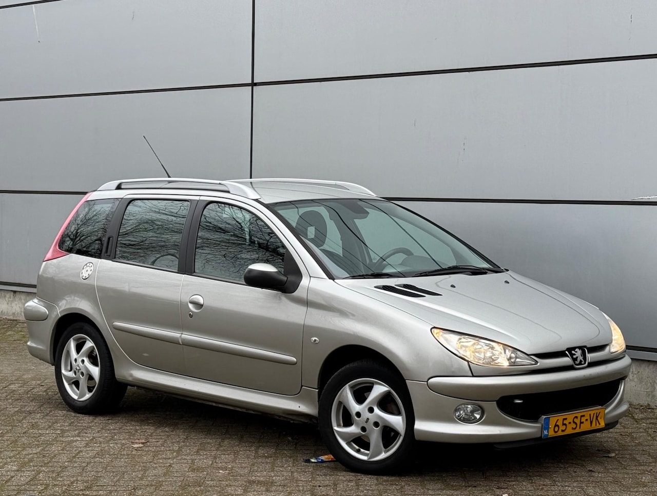 Peugeot 206 SW - 1.6-16V Air-line 3 Automaat |Clima |Electr Ramen |Velgen |2 Sleutels |Boekjes - AutoWereld.nl