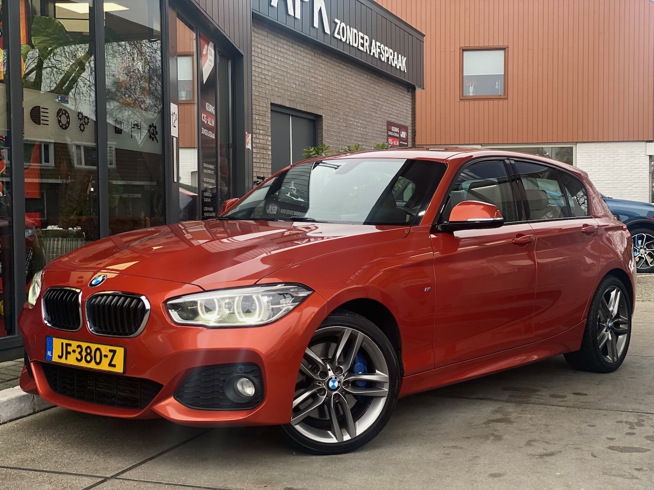 BMW 1-serie - 120i M Sport Edition | Pano| Navi Pro| Stoelverwarming| Parkeersens. - AutoWereld.nl