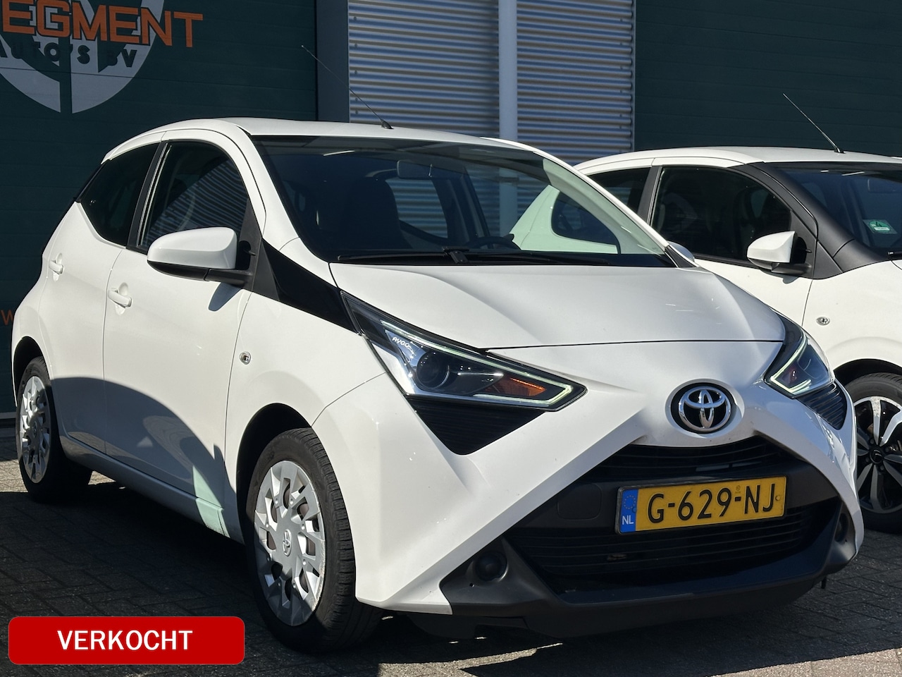 Toyota Aygo - 1.0 VVT-i x-play limited 1e eigenaar / Airco / Carplay / Camera / Nap - AutoWereld.nl