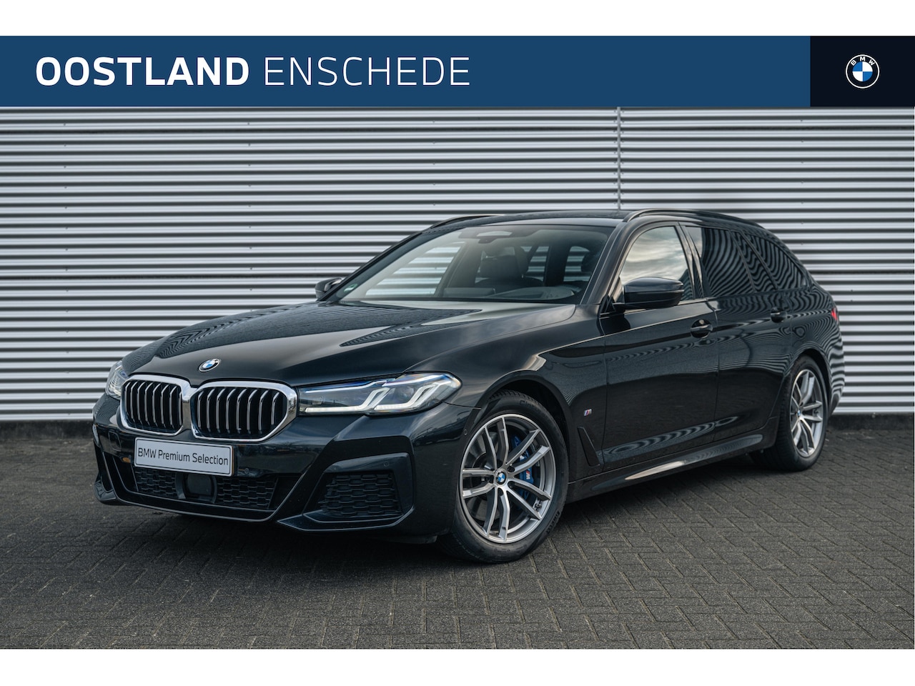 BMW 5-serie Touring - 530i xDrive High Executive M Sport Automaat / Panoramadak / Achteruitrijcamera / Laserligh - AutoWereld.nl