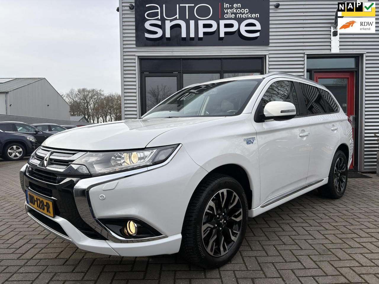 Mitsubishi Outlander - 2.0 PHEV Executive Edition -AUTOMAAT-KEYLESS-CAMERA-LEDER/ALCANTARA-ROCKFORD FOSGATE AUDIO - AutoWereld.nl