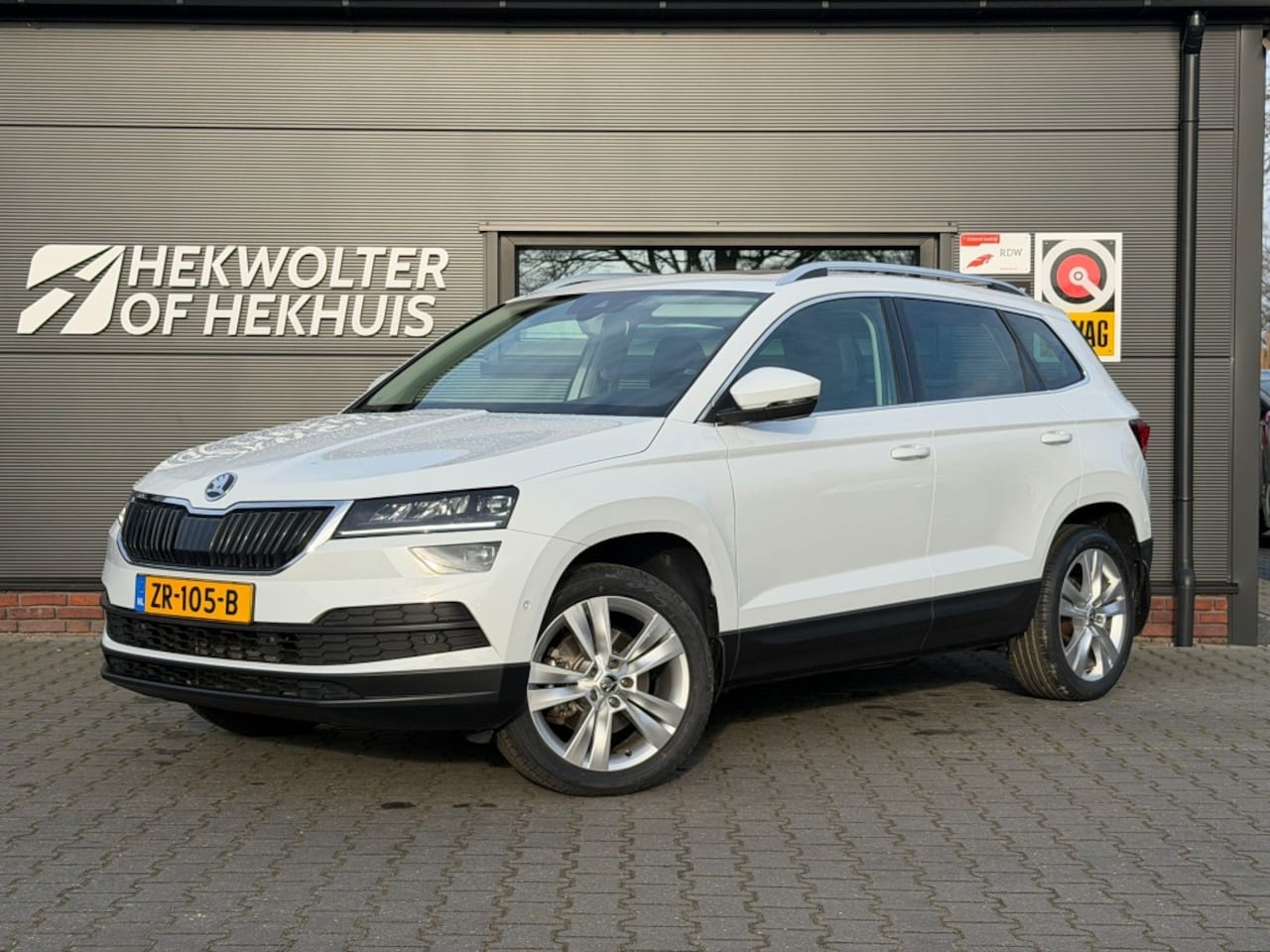 Skoda Karoq - 1.5 TSI ACT St. Bus. | Panodak | Trekhaak | Camera | Canton | LE - AutoWereld.nl