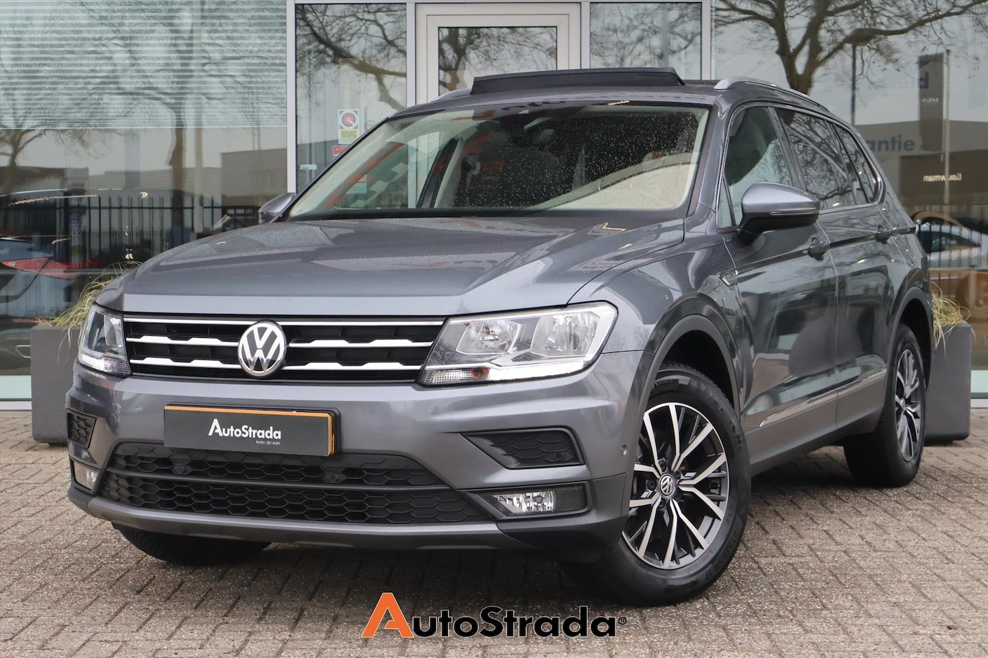 Volkswagen Tiguan Allspace - 1.5 Comfortline TSI 150pk | 7 Persoons | Keyless | Camera | Trekhaak | ACC | Climate | Pan - AutoWereld.nl