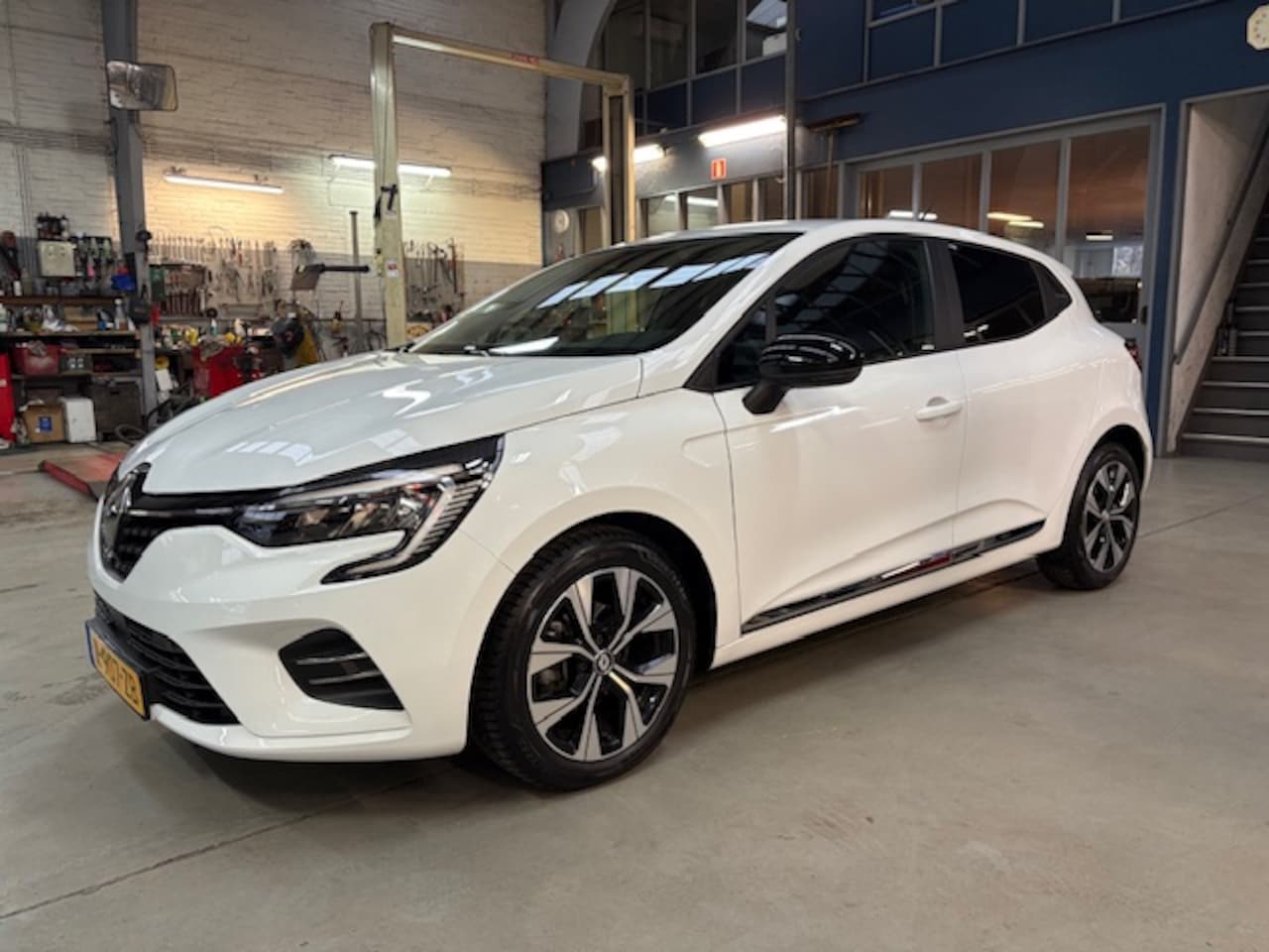 Renault Clio - 1.0 TCe 90pk GPF Evolution | Apple carplay / Android auto | Navigatie | Airco | Lm velgen - AutoWereld.nl