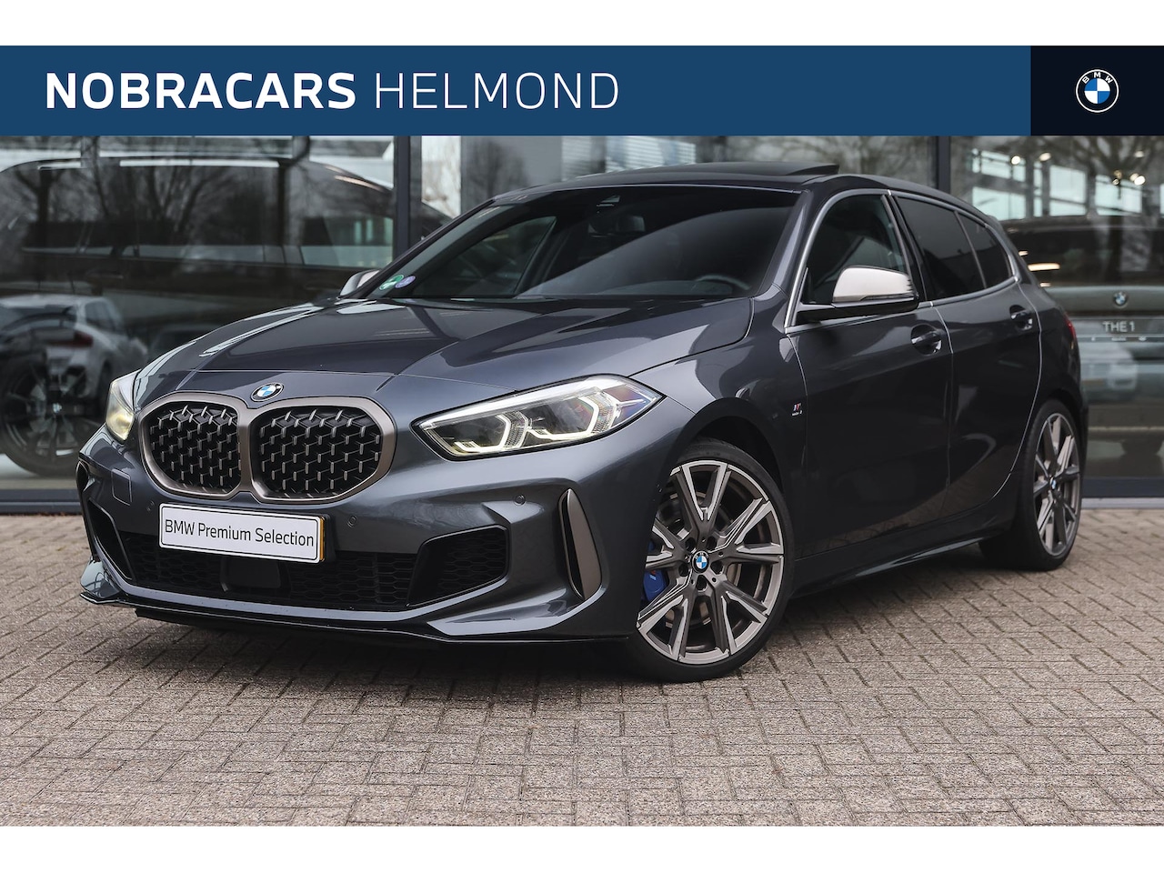 BMW 1-serie - M135i xDrive High Executive Automaat / Panoramadak / Achteruitrijcamera / LED / Comfort Ac - AutoWereld.nl