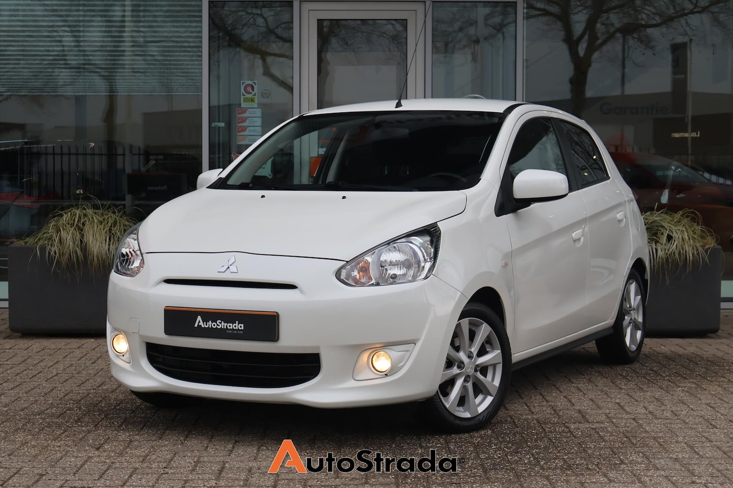 Mitsubishi Space Star - 1.2 Intense+ | Keyless Go | Radio | Lichtmetalen Velgen | Climate Control - AutoWereld.nl