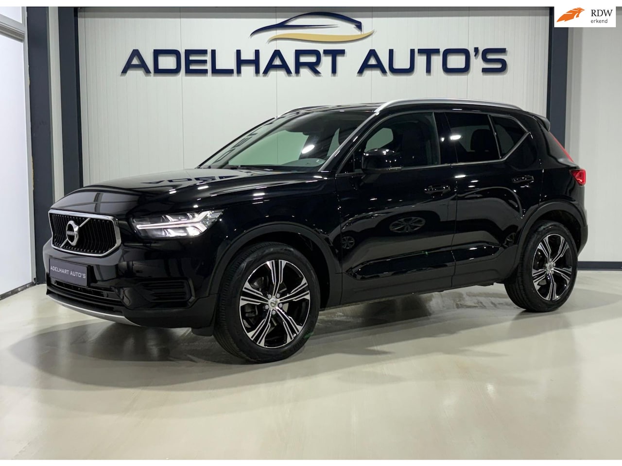 Volvo XC40 - 2.0 T4 Momentum Pro Automaat / Navigatie full map / Cruise control / Climate control / Par - AutoWereld.nl