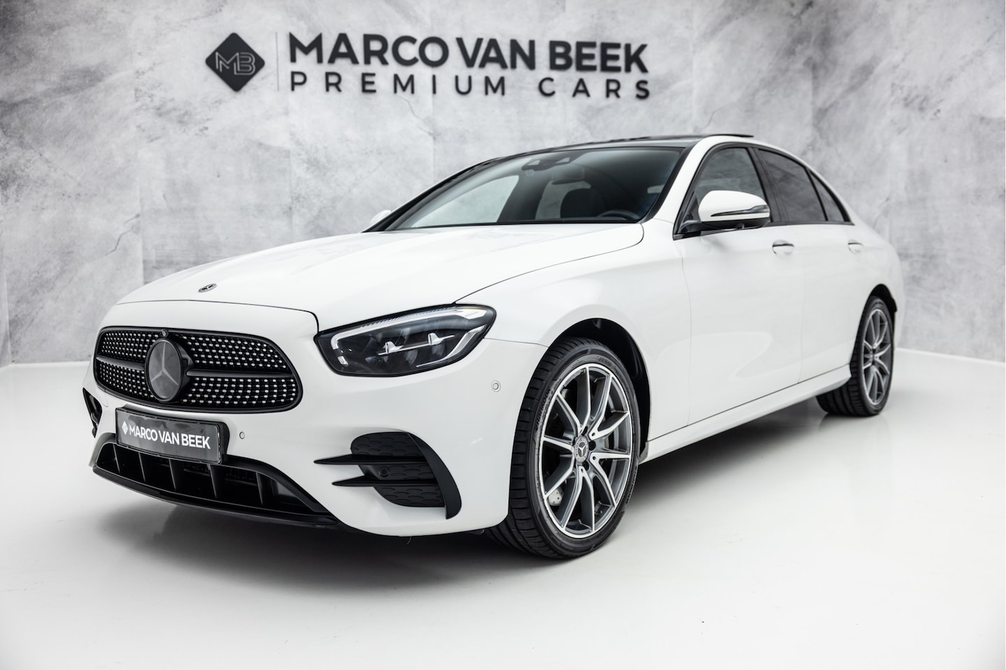 Mercedes-Benz E-klasse - 300 e 4MATIC AMG Line | Pano | Memory | Burmester | Distronic - AutoWereld.nl