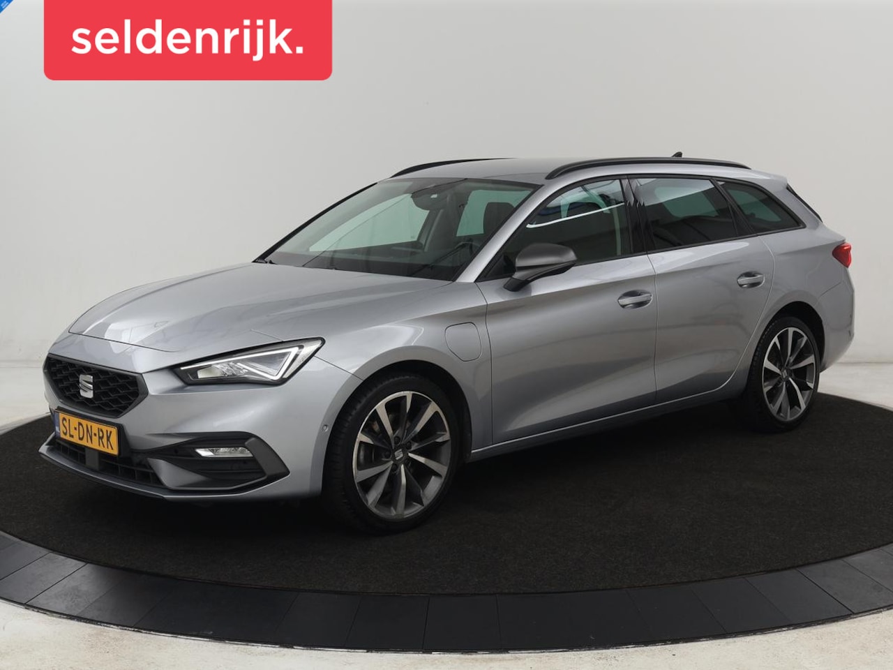 SEAT Leon - 1.4 e-Hybrid FR Business | Trekhaak | Stoelverwarming | Camera | Adaptive cruise | Full LE - AutoWereld.nl