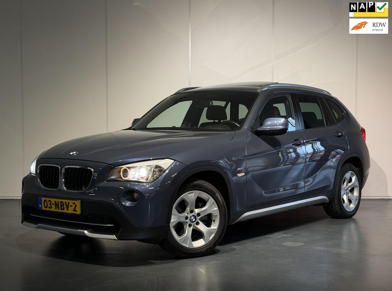 BMW X1 - SDrive18i Executive AUT /Clima/Cruise/PDC/NAVI/PANO/Leer/Trekhaak - AutoWereld.nl