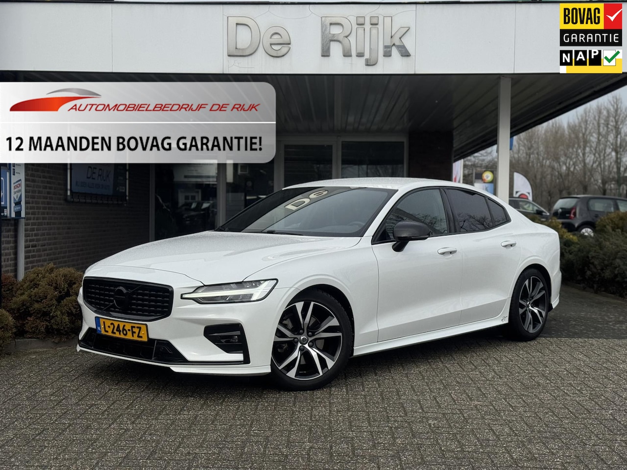 Volvo S60 - 2.0 B4 R-Design | Leder, Memory, ACC, Trekhaak, Stoel+Stuurverw., Camera, Carplay/Android - AutoWereld.nl