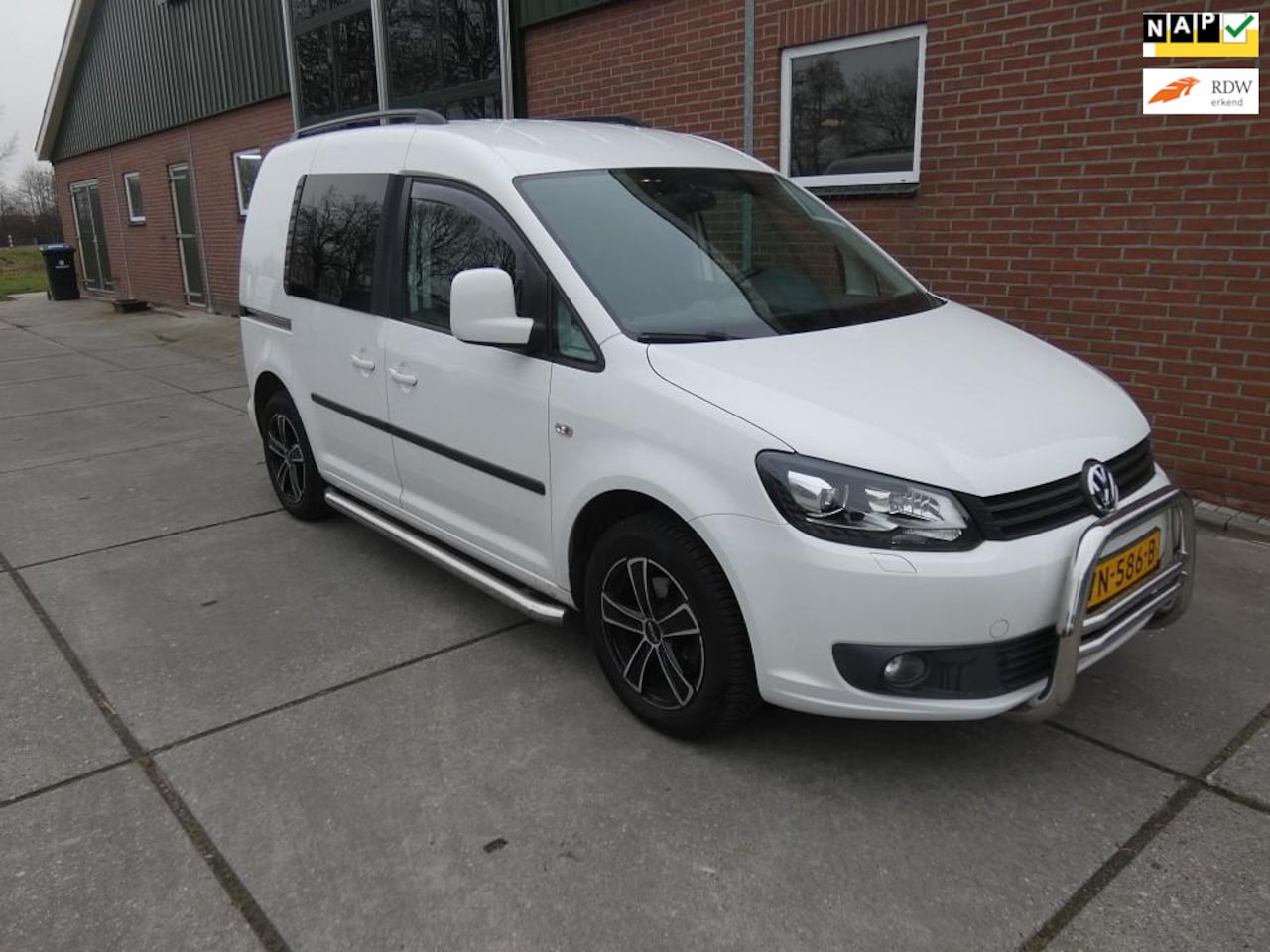 Volkswagen Caddy - 1.6 TDI edition *navi/came*leder*collorline - AutoWereld.nl