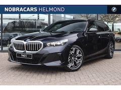 BMW 5-serie Touring - 530e M Sport Automaat / Panoramadak / Trekhaak / Adaptieve LED / Comfort Access / Parking