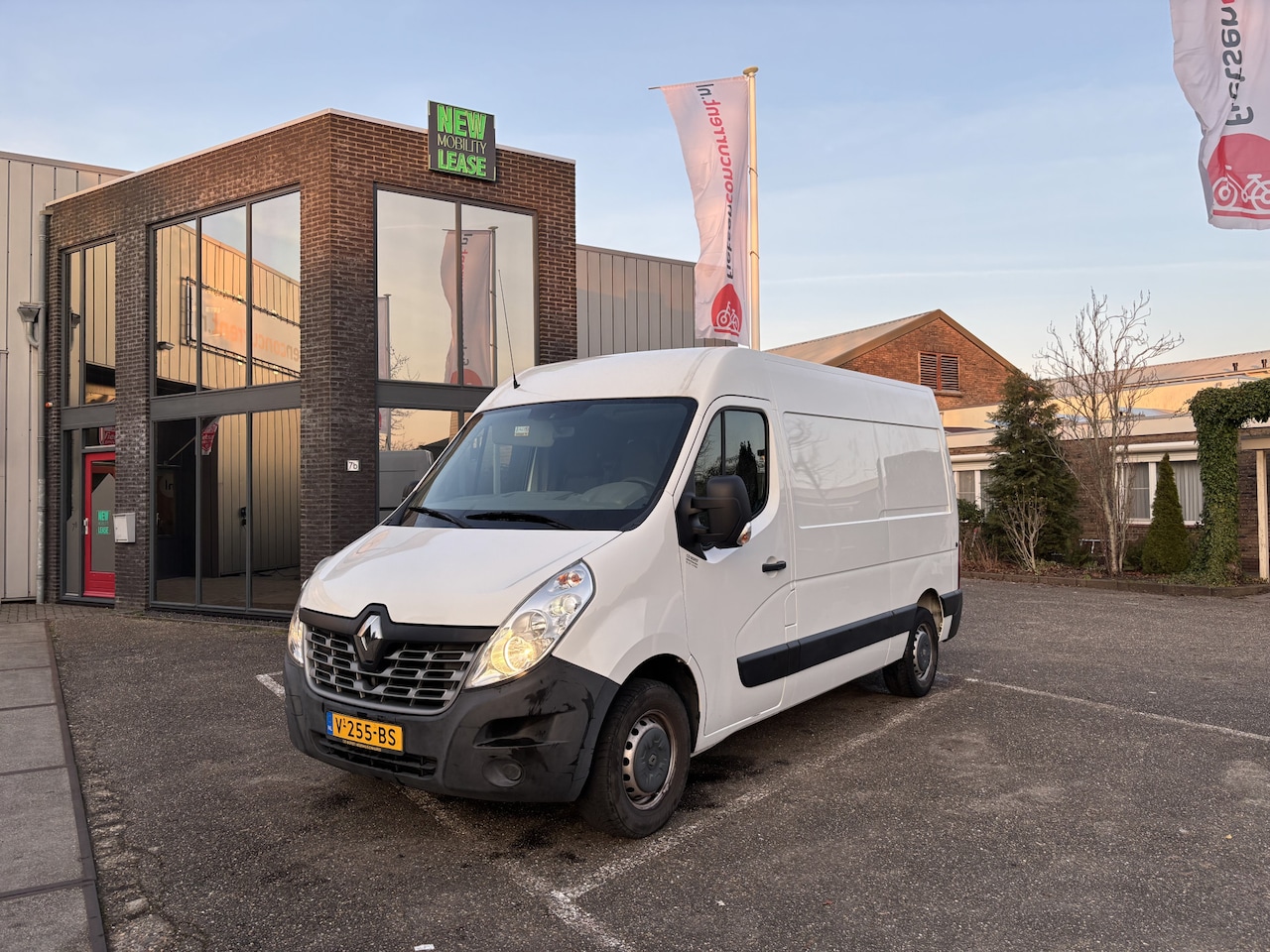 Renault Master - T35 2.3 dCi L2H3 Cruise control Bluetooth - Perfect voor ombouw camper - AutoWereld.nl