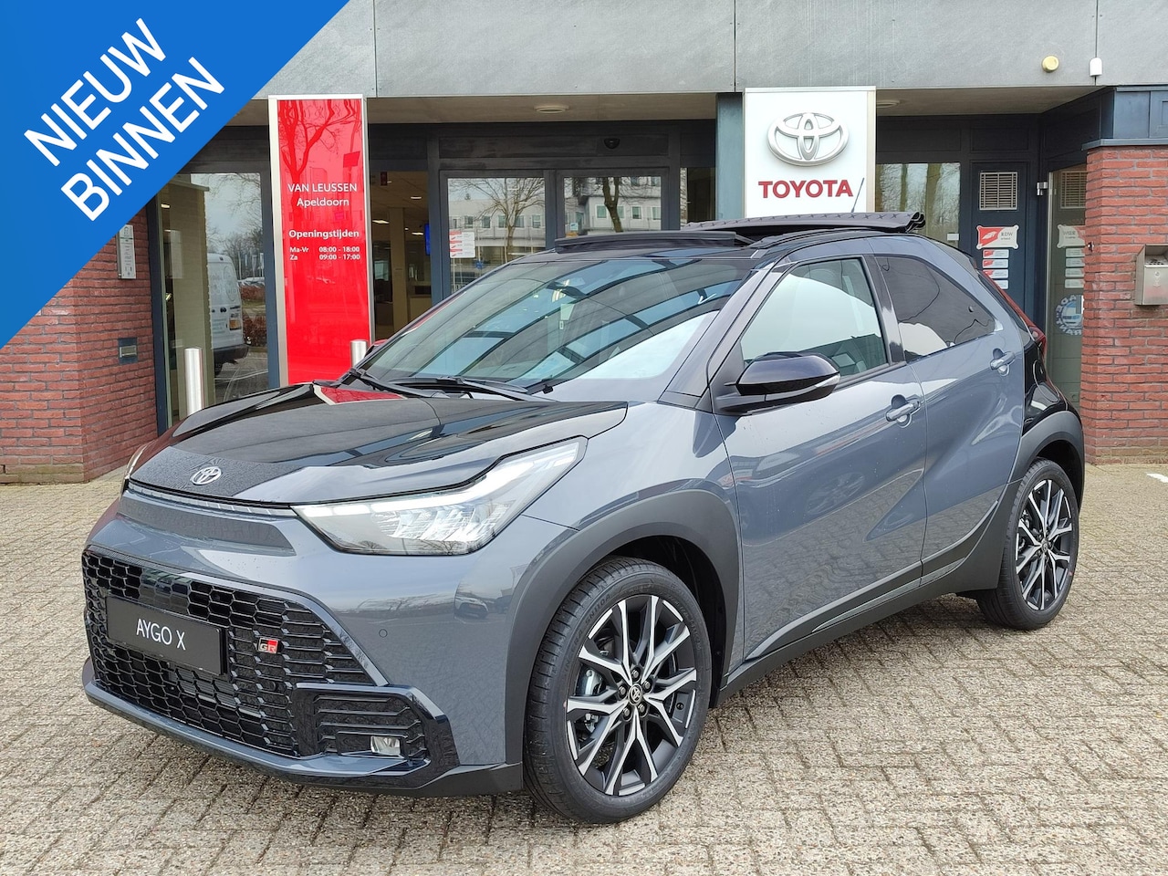 Toyota Aygo X - Hybrid 115 GR SPORT CABRIO NIEUW DIRECT LEVERBAAR! STOELVERW PARK-SENSOREN KEYLESS JBL-AUD - AutoWereld.nl