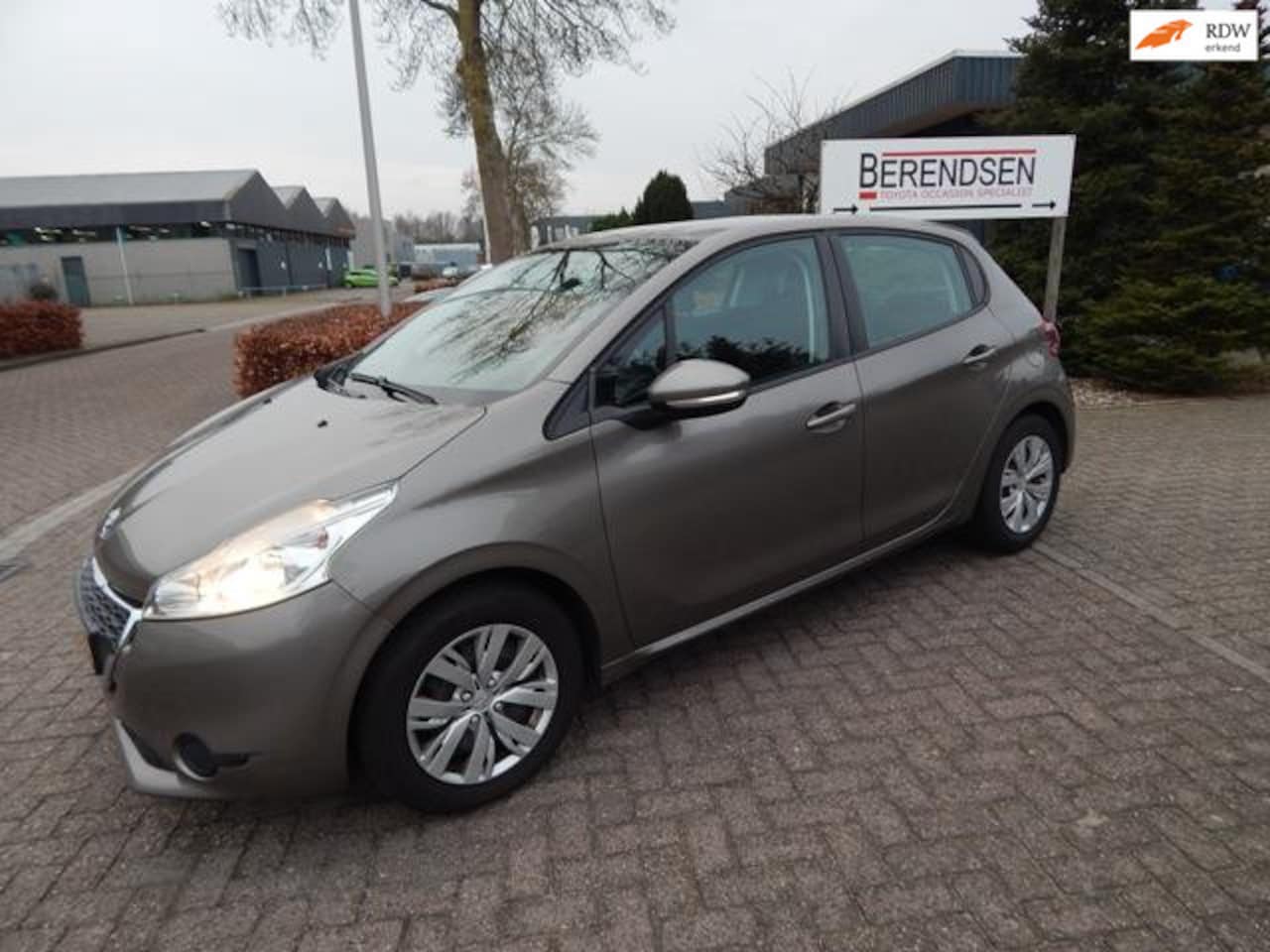 Peugeot 208 - 1.2 VTi Blue Lease Executive 5 DRS GOED LEZEN ! - AutoWereld.nl