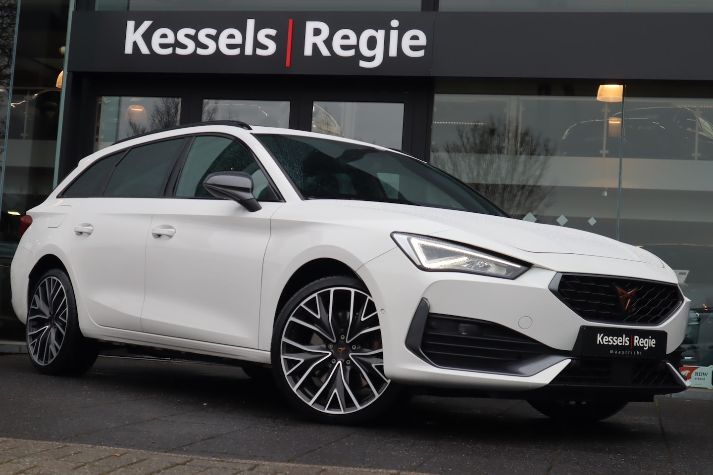 CUPRA Leon Sportstourer - 1.4 e-Hybrid VZ Performance Pano Memory ACC Keyless Camera El.Kelp Stuur/Stoelverwarming - AutoWereld.nl