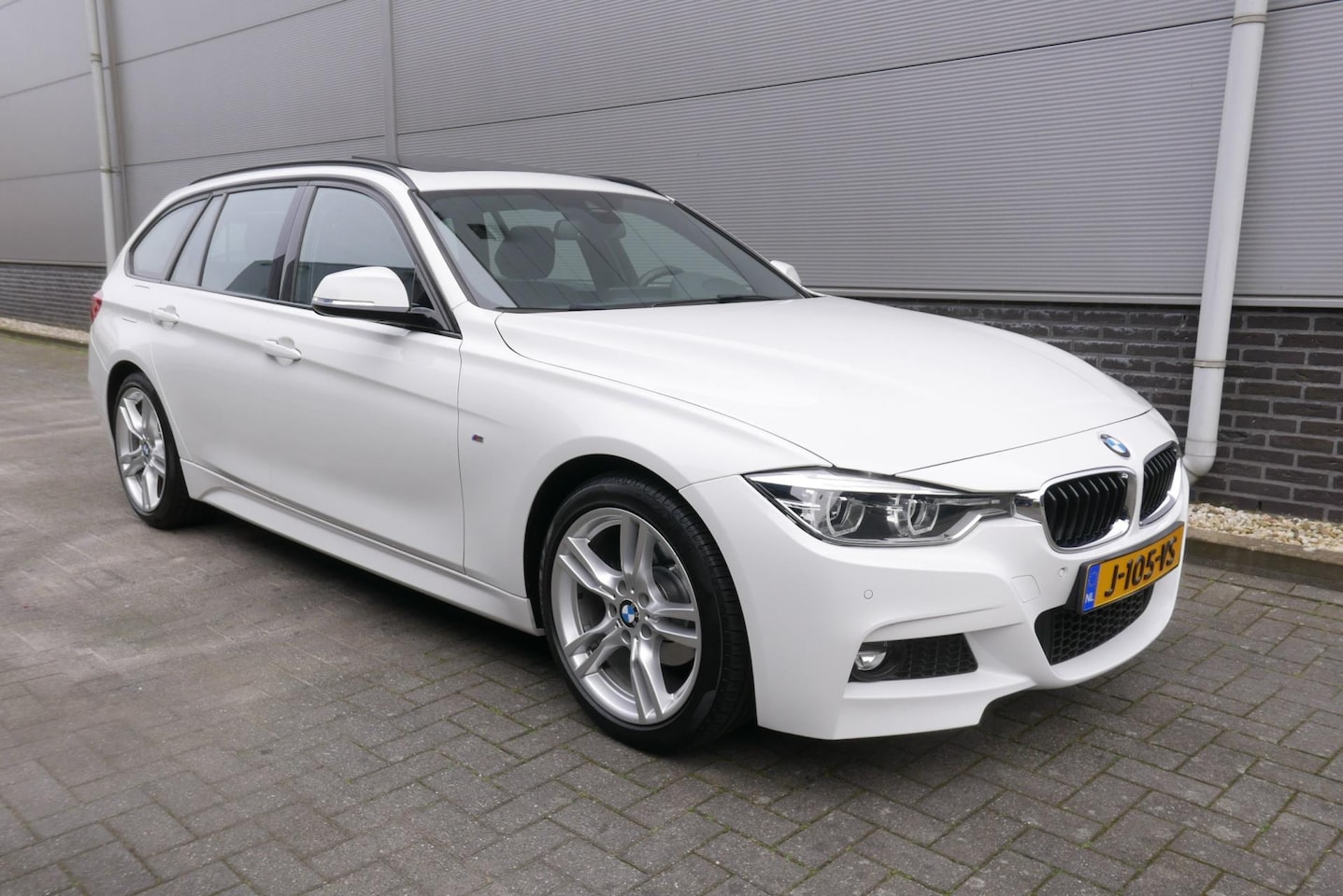 BMW 3-serie Touring - 320i Edition M Sport Shadow High Executive - AutoWereld.nl