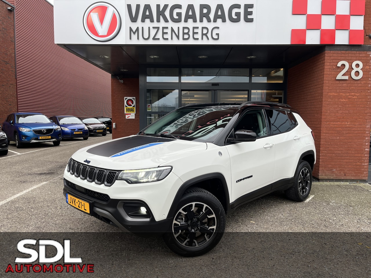 Jeep Compass - 4xe 240 Plug-in Hybrid Electric Trailhawk // LED // KEYLESS // CAMERA+SENSOREN // LEDER // - AutoWereld.nl
