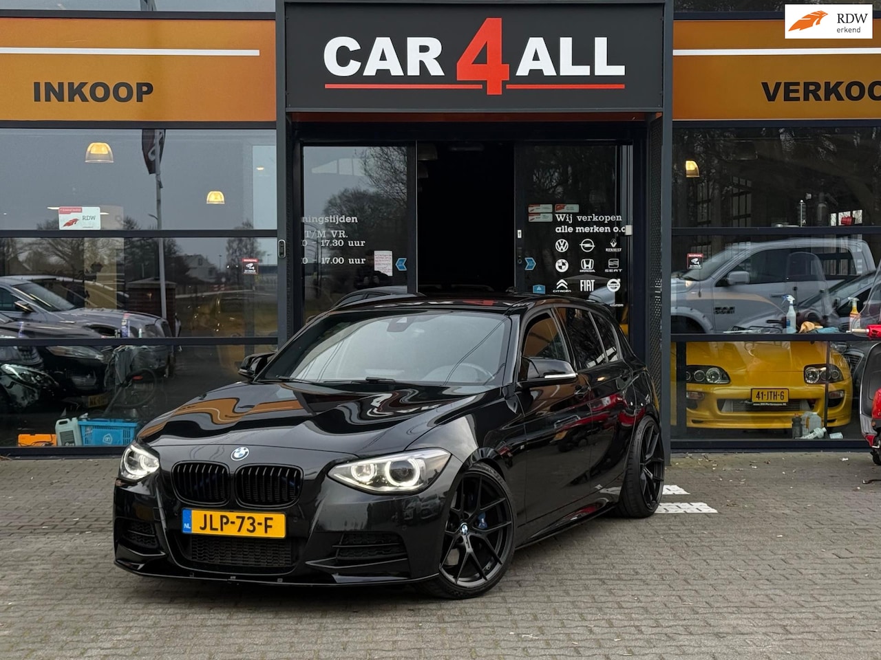 BMW 1-serie - M135i xDrive High Executive M-PERFORMANCE/LEDER/APK 26-11-2026/CARBON - AutoWereld.nl