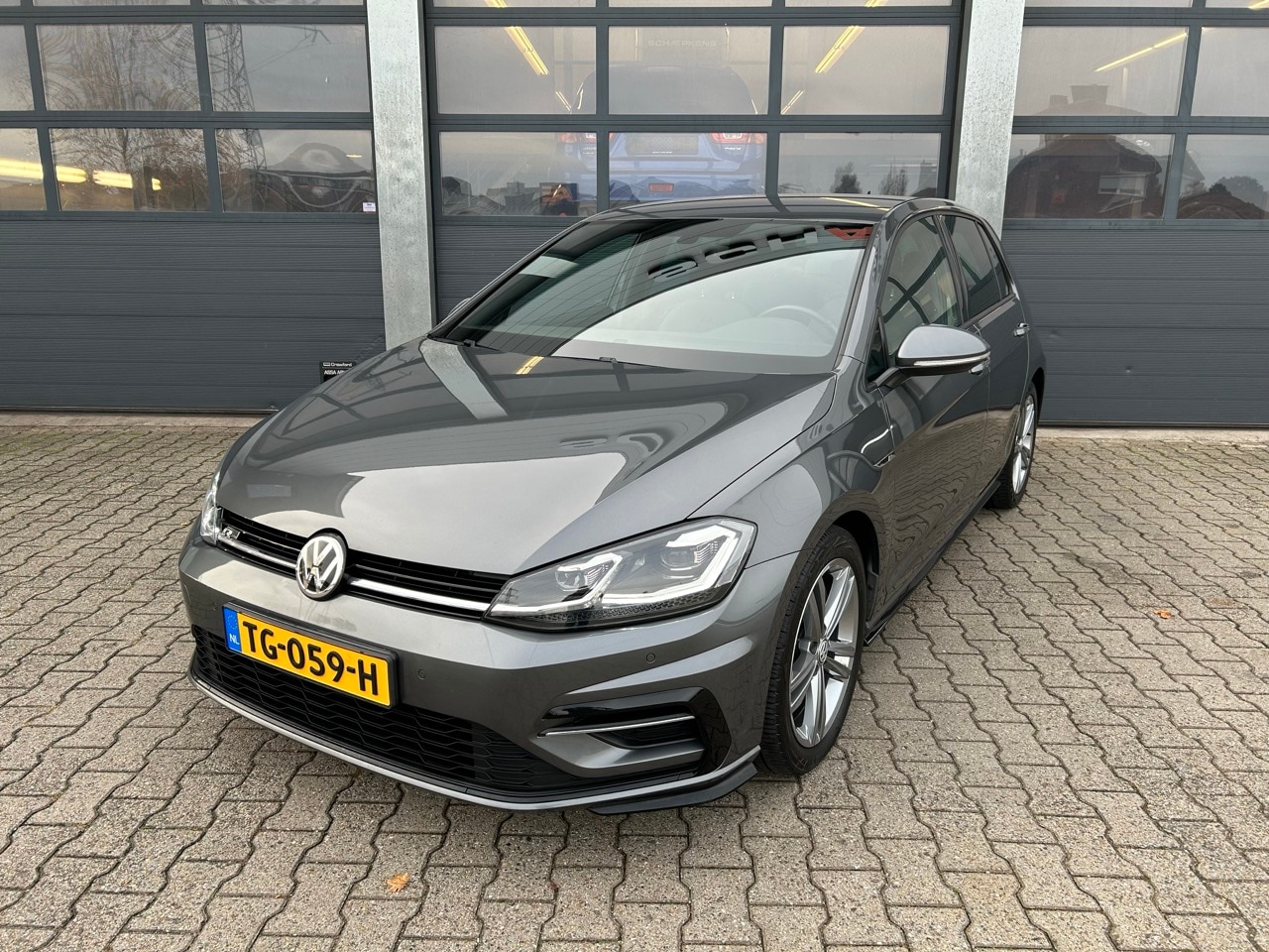Volkswagen Golf - Vii 1.0 TSI 110pk 5-drs Highline Business R-line - AutoWereld.nl