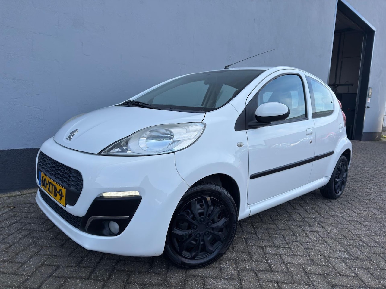 Peugeot 107 - 1.0 Active 5-Deurs - Airco - AutoWereld.nl