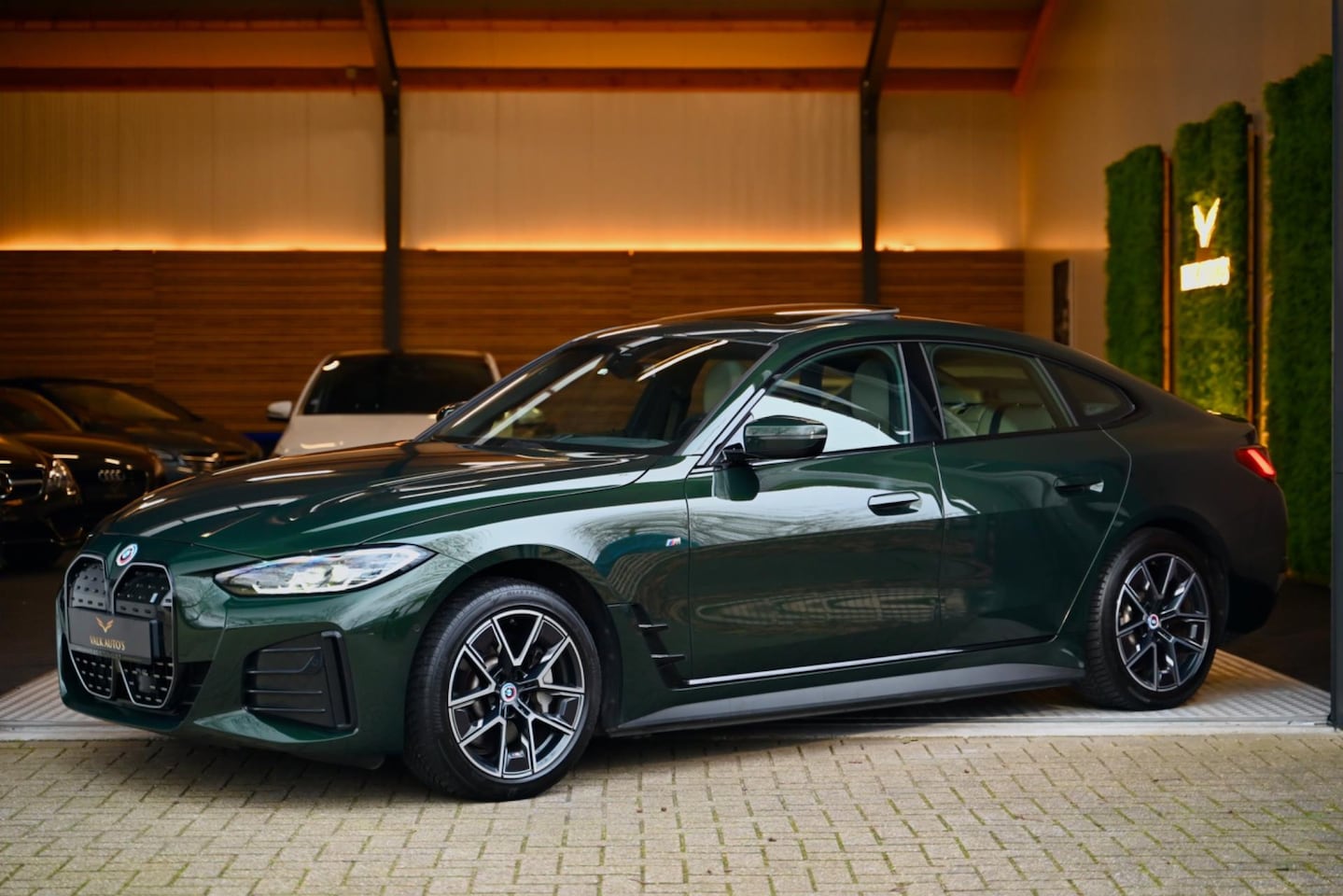 BMW i4 - EDrive40 High Executive 84 kWh - M-Sport - Stuurverwarming - Harman Kardon - Adaptive Crui - AutoWereld.nl