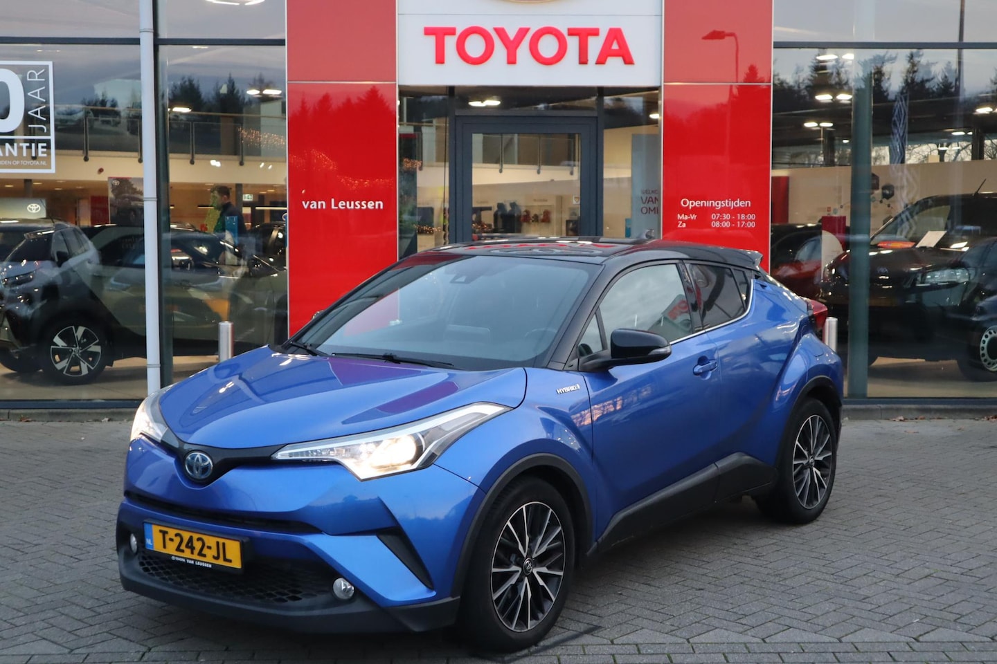 Toyota C-HR - 1.8 HYBRID BI-TONE STANDKACHEL STOELVERW. KEYLESS 18" LM-VELGEN NAVI - AutoWereld.nl