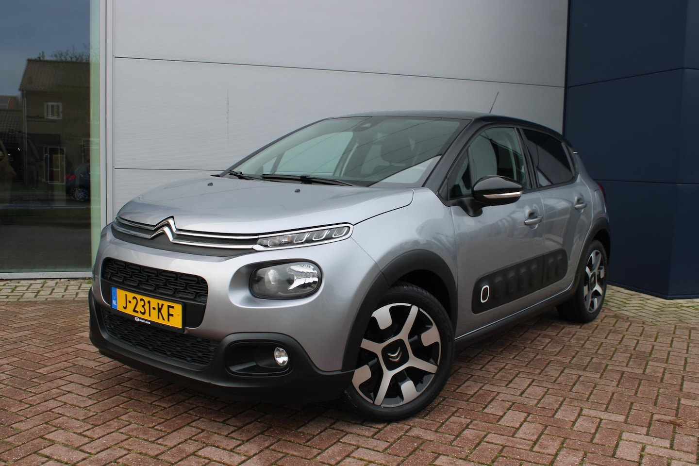 Citroën C3 - 1.2 PureTech S&S Shine Airco Navi Camera Carplay Dealer onderhouden, nieuwstaat - AutoWereld.nl