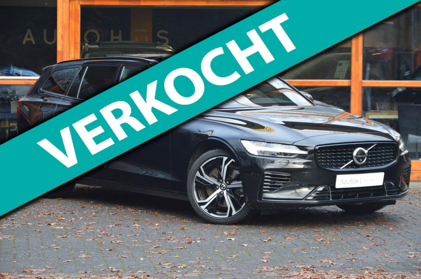 Volvo V60 - T6 Hybride AWD Plus Dark LONG RANGE | Panoramadak | 360 Camera | Stoel + Stuur Verwarmd | - AutoWereld.nl