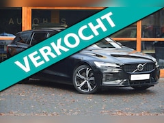 Volvo V60 - T6 Hybride AWD Plus Dark LONG RANGE | Panoramadak | 360 Camera | Stoel + Stuur Verwarmd |