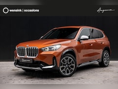 BMW X1 - sDrive18i | X-Line | Panoramadak | Sportstoelen | Curved Display | Camera | DAB | Apple Ca