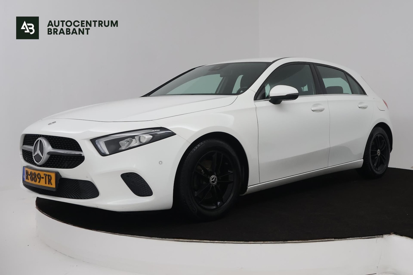 Mercedes-Benz A-klasse - 180 Premium Plus (STOELVERWARMING, ACHTERUITRIJCAMERA, CRUISE CONTROL, NAVIGATIE) - AutoWereld.nl