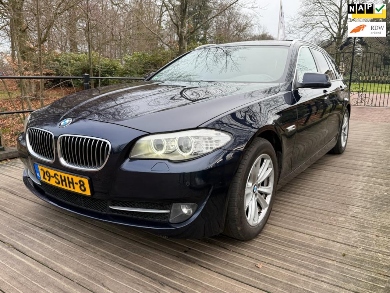 BMW 5-serie Touring - 520i High Executive | Trekhaak | Navi | stoelverwarming | - AutoWereld.nl