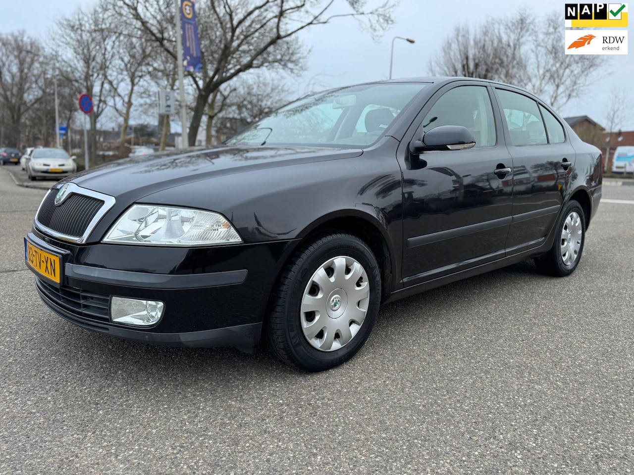 Skoda Octavia - 1.6 Ambiente / 1e.eigenaar / airco / cruise.control / elek.pakket / trekhaak / nap…. - AutoWereld.nl
