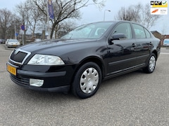 Skoda Octavia - 1.6 Ambiente / 1e.eigenaar / airco / cruise.control / elek.pakket / trekhaak / nap…