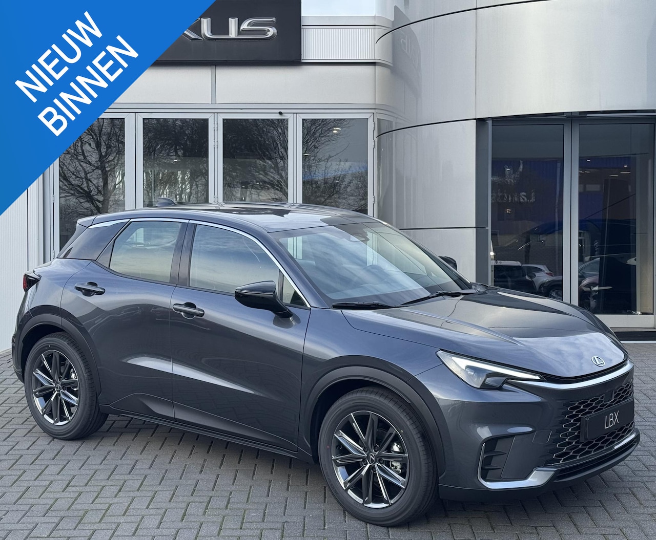 Lexus LBX - Relax 2WD NIEUW DIRECT LEVERBAAR MEMORYSEAT STUURVERW LEDER AMBIENT LIGHT - AutoWereld.nl