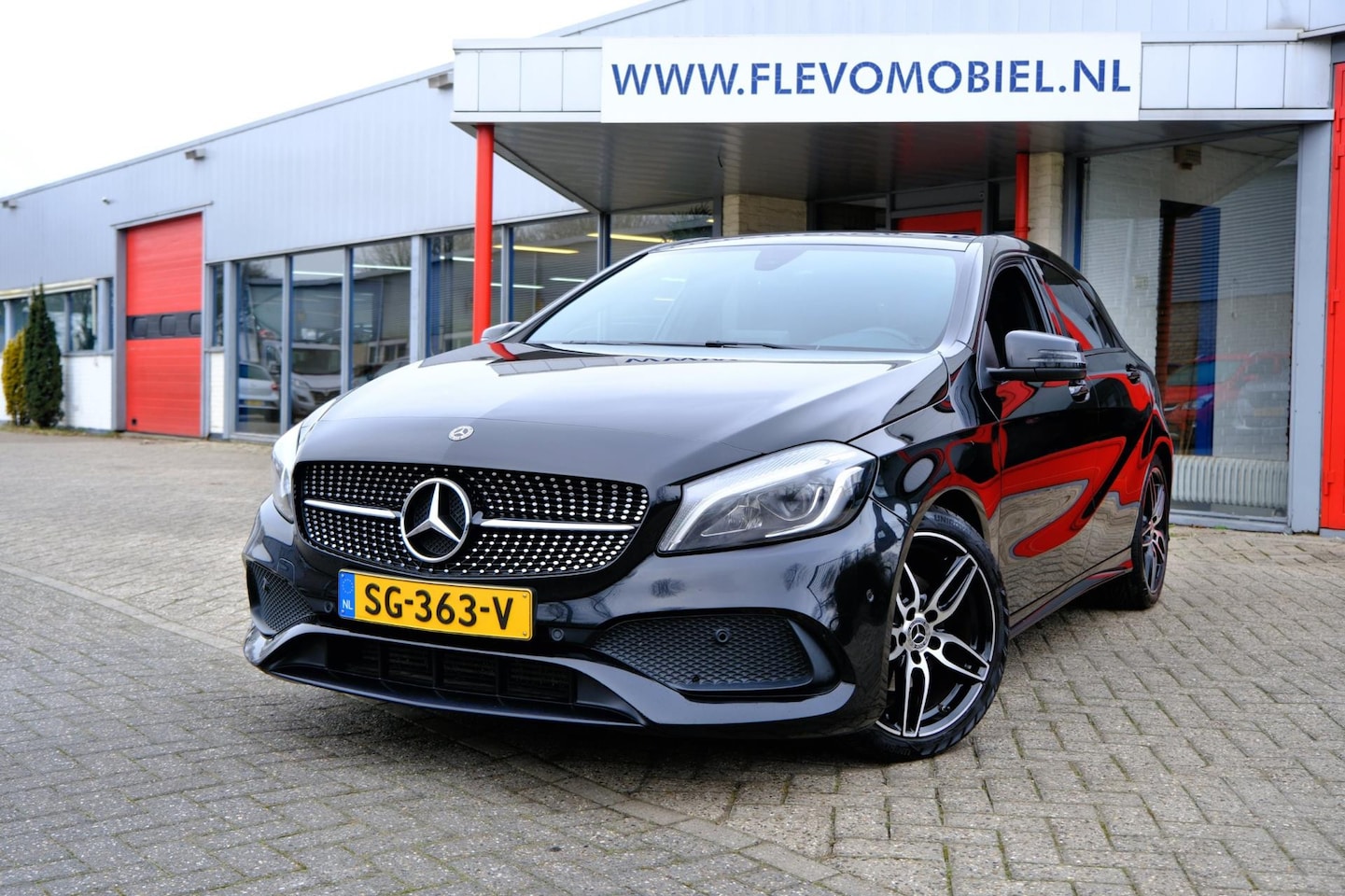 Mercedes-Benz A-klasse - 160 AMG Sport Edition Aut. Pano|Half Leder|Sportstoelen|Navi|LMV - AutoWereld.nl