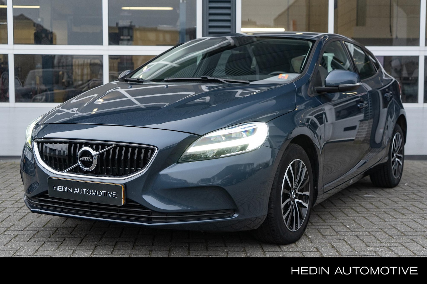 Volvo V40 - 1.5 T2 Polar+ | Stoel & Stuurverwarming | Dodehoek sensoren | Parkeersensoren achter | Cru - AutoWereld.nl