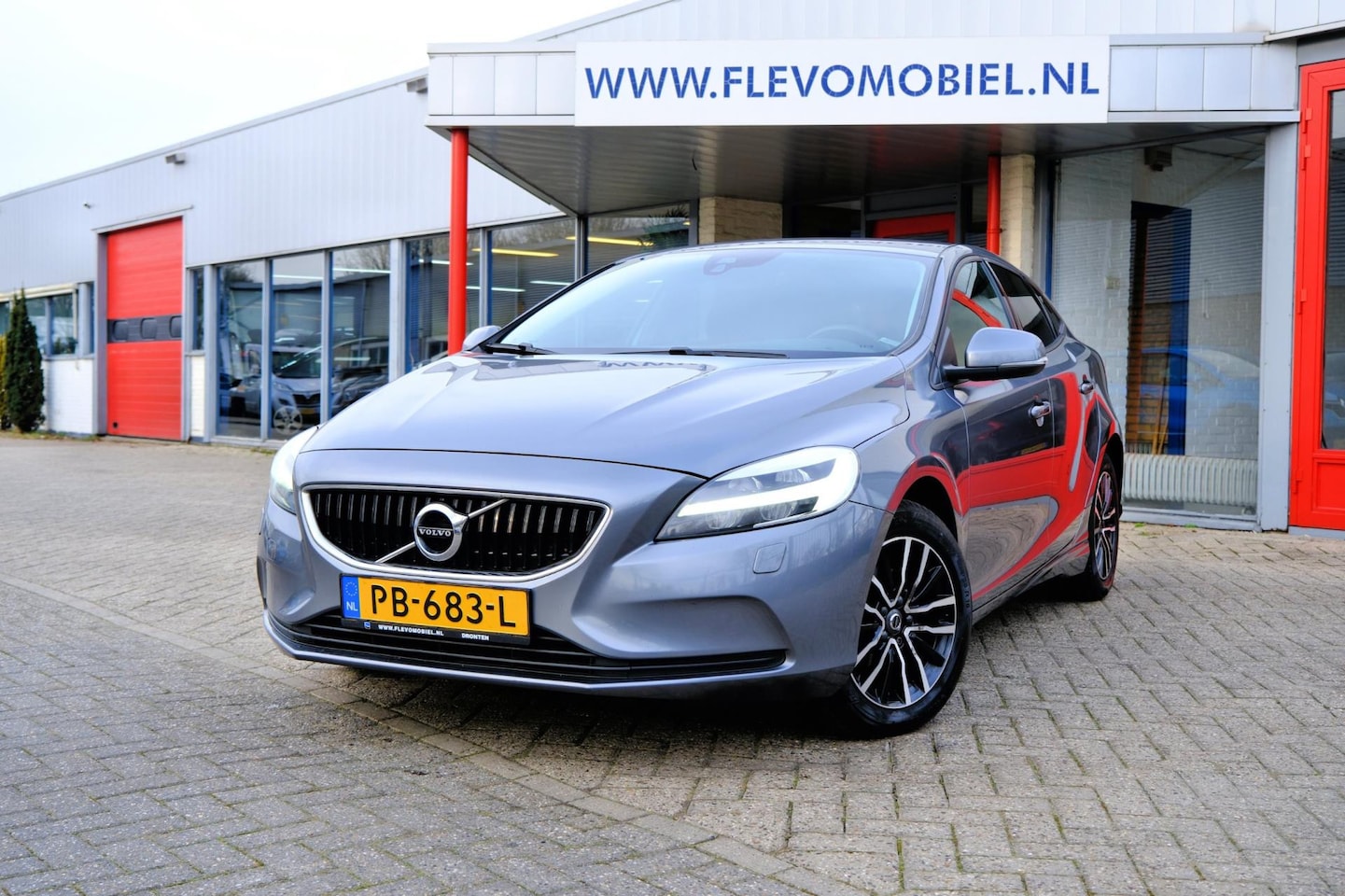 Volvo V40 - 2.0 D2 Nordic+ Navi|LED|Clima|LMV|Stoelverw - AutoWereld.nl