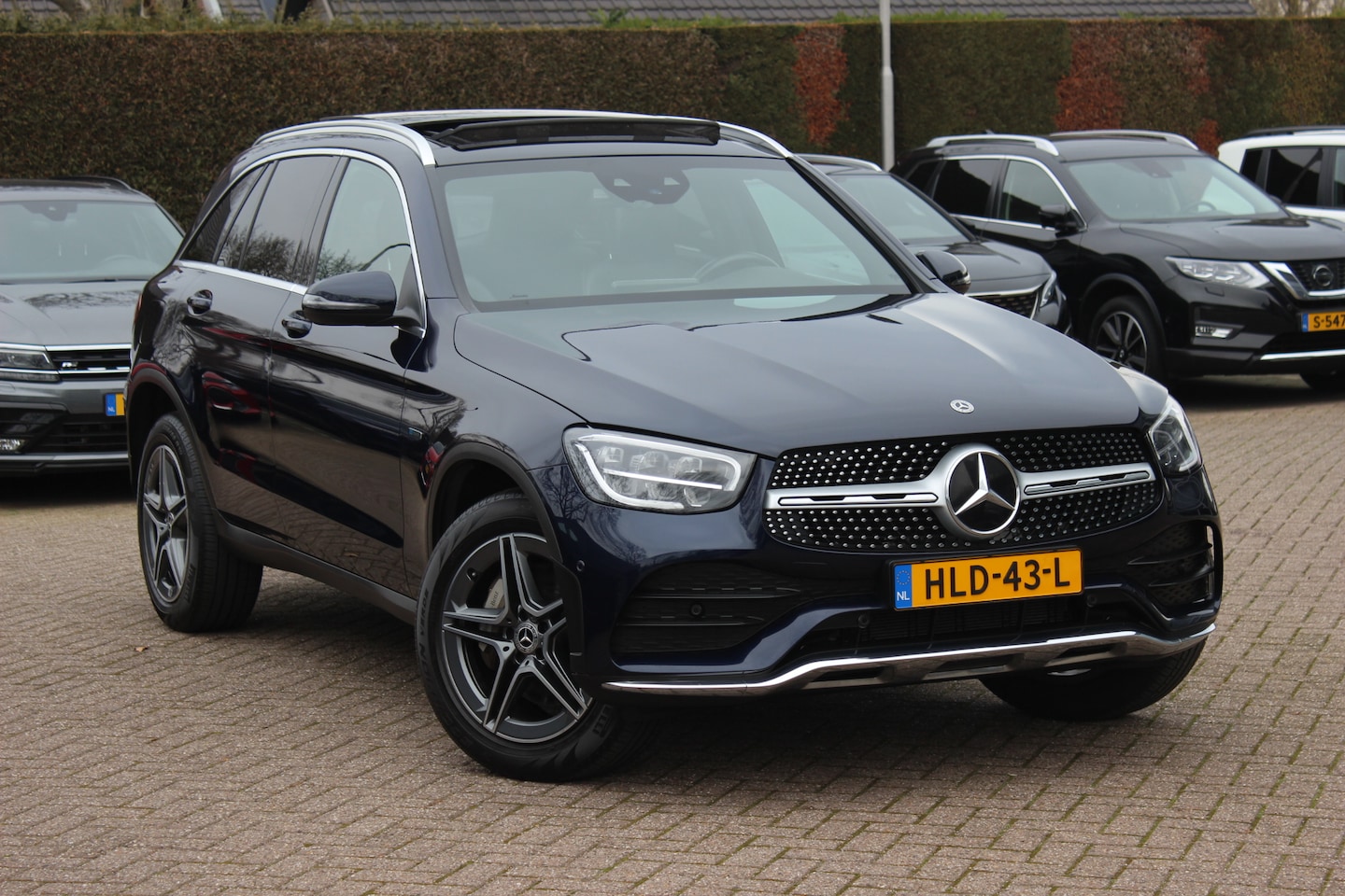 Mercedes-Benz GLC-klasse - 300e 4MATIC Premium Plus / Panoramadak / Camera / Leder&Alcantara / 19'' / Stoelverwarming - AutoWereld.nl