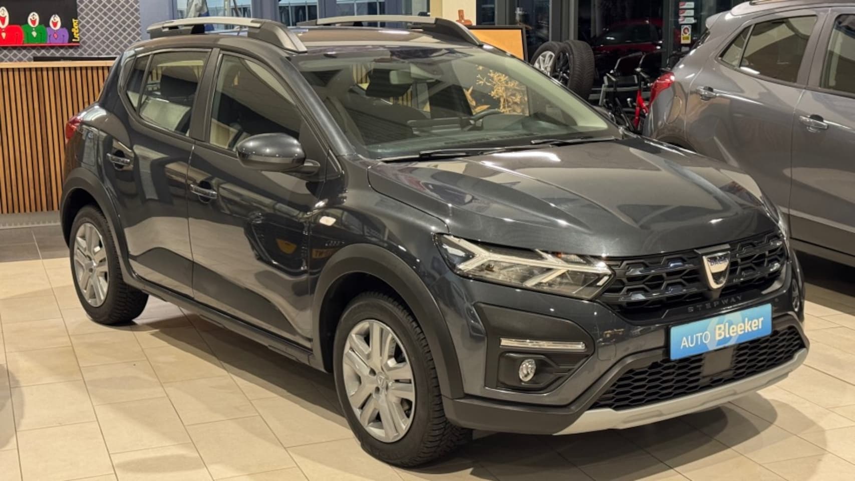 Dacia Sandero Stepway - 1.0 TCE 90 Expression STEPWAY Cruis Pdc Clima Navi DAB - AutoWereld.nl