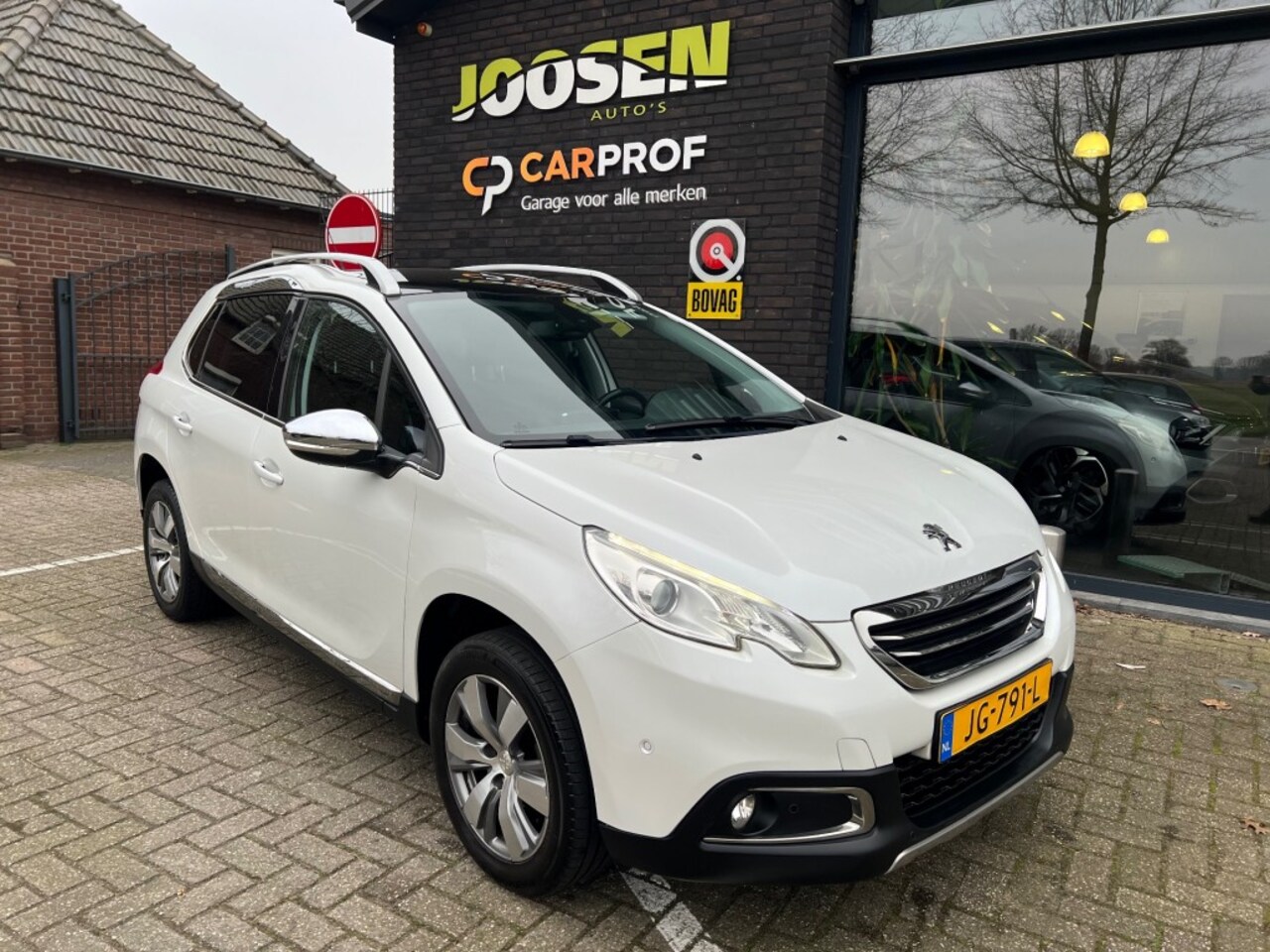 PEUGEOT 2008