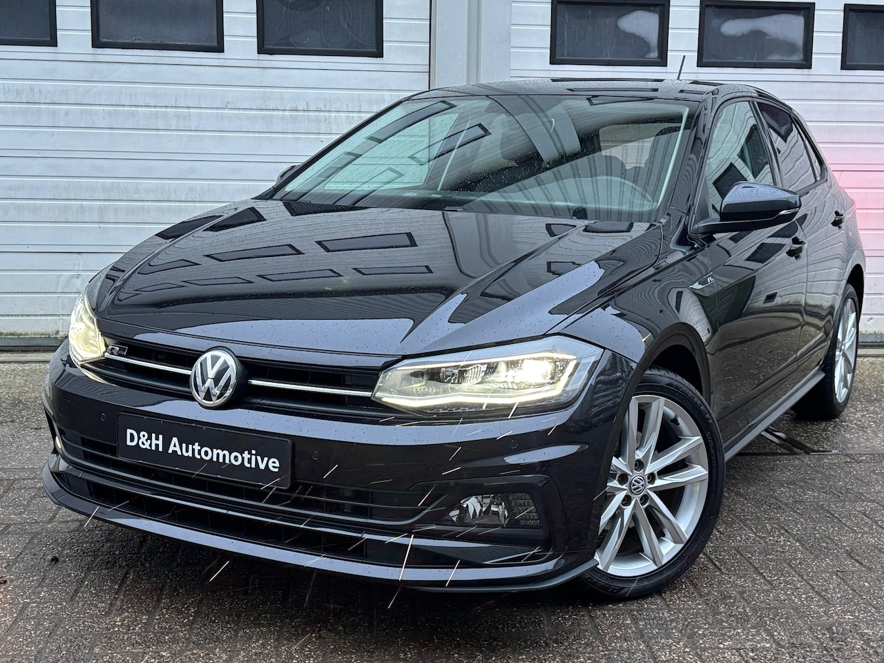 Volkswagen Polo - 1.0 TSI R LINE auto/acc/xenon/led/carplay/navi/front assist/stoelverwarming/elektrisch ram - AutoWereld.nl